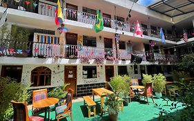 El Jardín Escondido Party Hostel  3*
