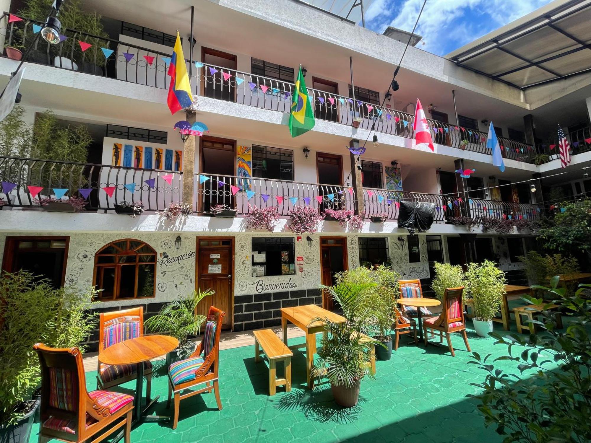 El Jardín Escondido Party Hostel Baños Exterior foto